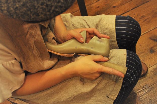 手作り靴教室靴教室・靴工房（東京）　教室作業風景